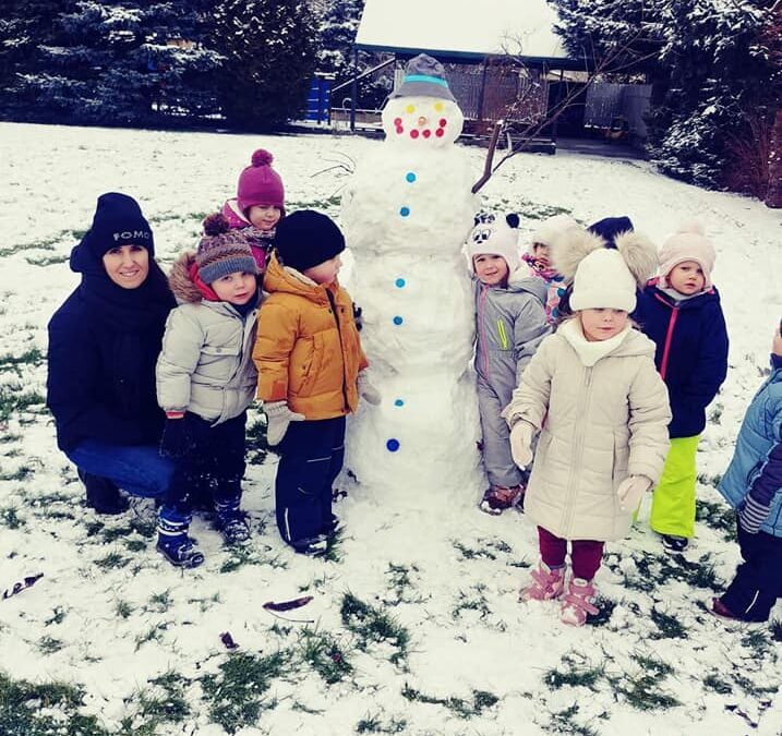 Ulepimy dziś bałwana No chodź, zrobimy to… Zabawa na całego 😉⛄❄️🧣🧤 Nasz nowy przedszkolak Olaf ⛄⛄⛄