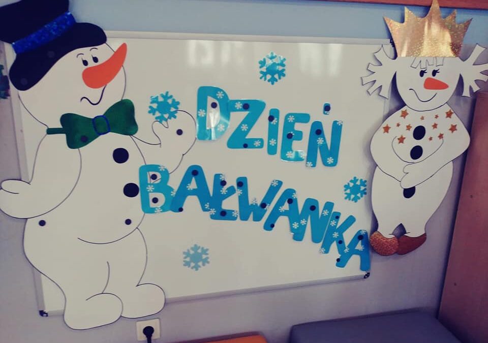 ⛄⛄⛄Panie bałwanie, panie bałwanie! Co chce pan dostać dziś na śniadanie – Proszę śnieg w płatkach, w sopelkach lody i porcję szronu chcę dla ochłody Panie bałwanie, zimne śniadanie Od pani zimy wnet pan dostanie!😊⛄😊⛄😊