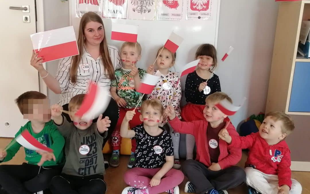 POLSKA TO MOJA OJCZYZNAPOLSKA JEST DOMEM MYMJA JESTEM POLAKIEMI MIESZKAM W DOMU TYM! 🤍❤️