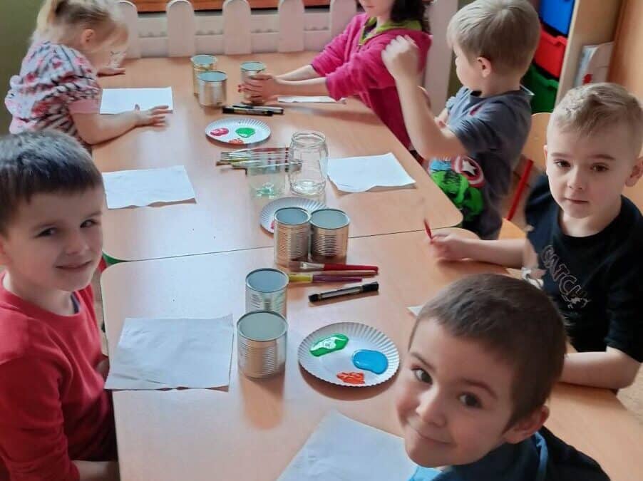 Recyklingowe kwietniki- realizacja projektu ekologicznego